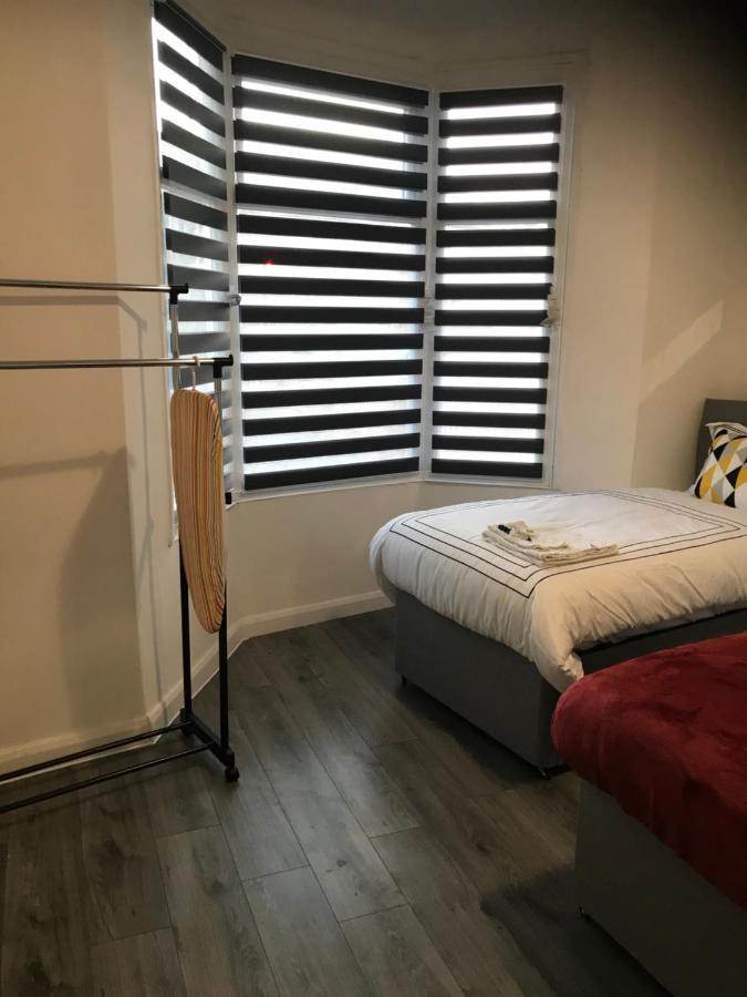 Norton Road Villa Стоктън он Тийс Екстериор снимка